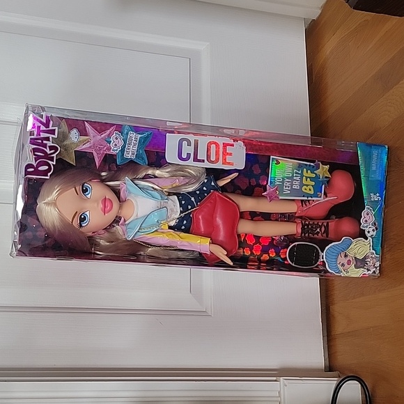 BRATZ BFF DOLL CLOE BIG NEW NWT 22 INCHES TOY COLLECTIBLE